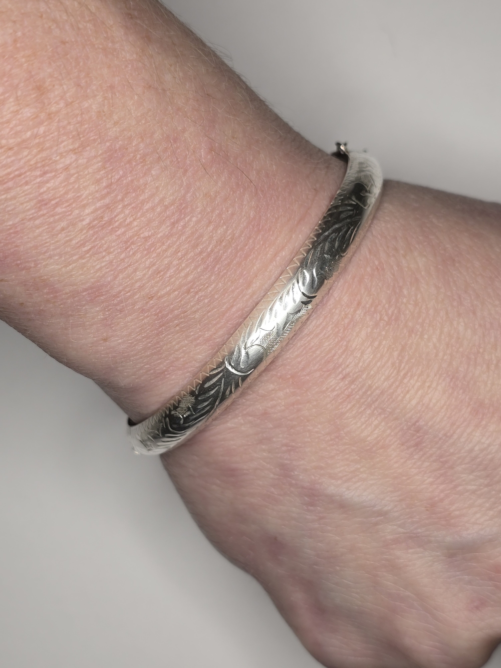 Vintage Engraved 925 Sterling Silver Bangle Bracelet - Picture 3 of 6